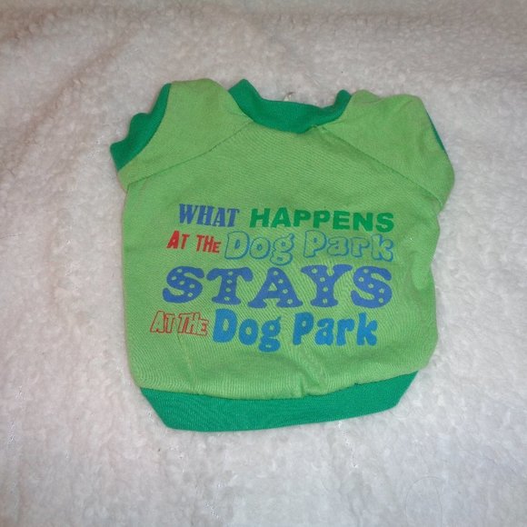 GRREAT CHOICE Dog Shirt Size Small What Happens At The Dog Park - Picture 1 of 6